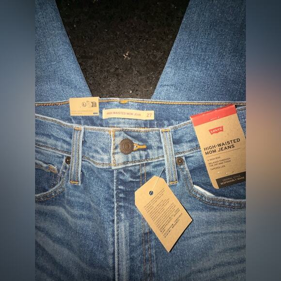 NEW LEVI’S HIGH WAISTED MOM DENIM BLUE JEANS TAPERED LEG SZ 27x27 - Picture 2 of 10